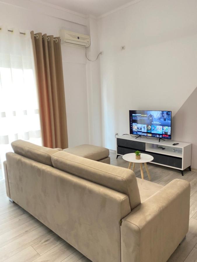 Newly Renovated One Bedroom Apartment In Tirana Esterno foto