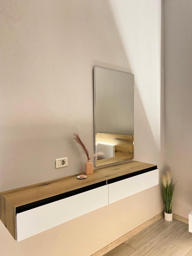 Newly Renovated One Bedroom Apartment In Tirana Esterno foto