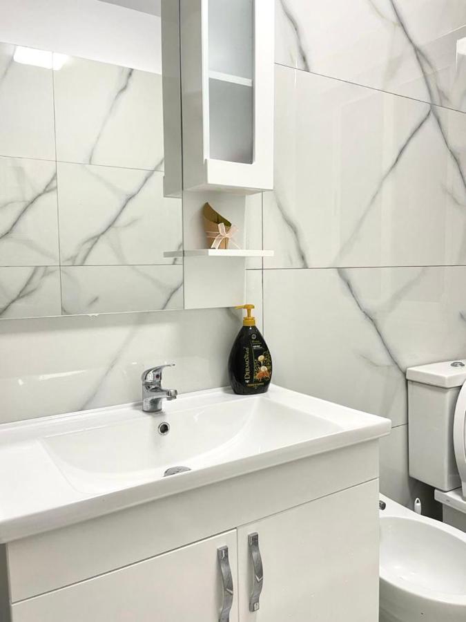 Newly Renovated One Bedroom Apartment In Tirana Esterno foto