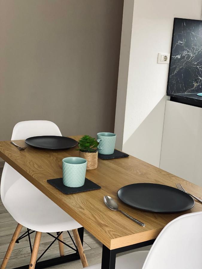 Newly Renovated One Bedroom Apartment In Tirana Esterno foto