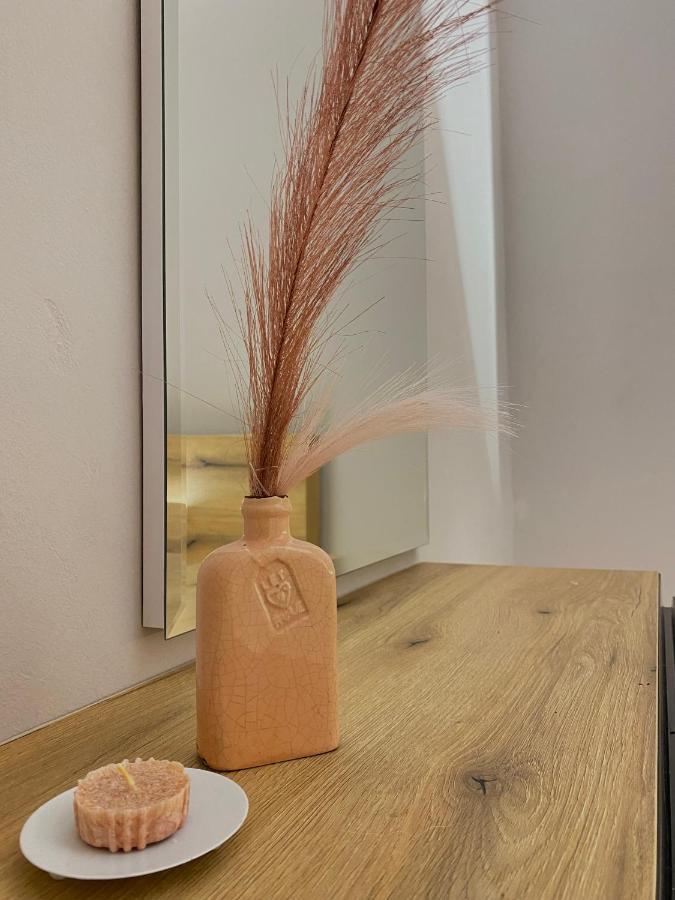 Newly Renovated One Bedroom Apartment In Tirana Esterno foto
