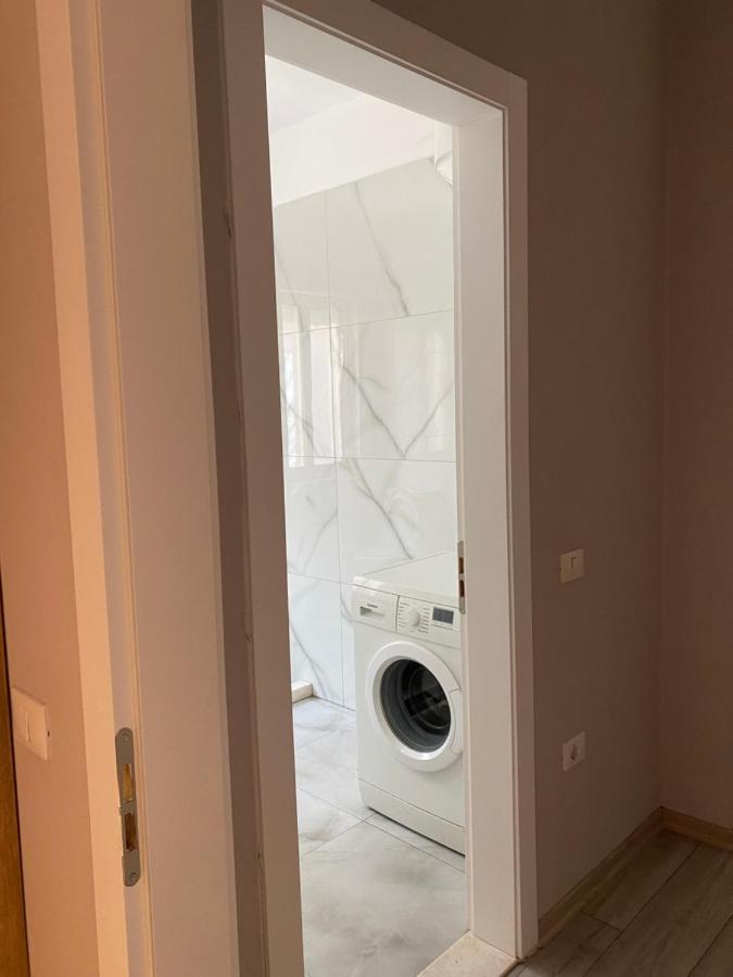Newly Renovated One Bedroom Apartment In Tirana Esterno foto
